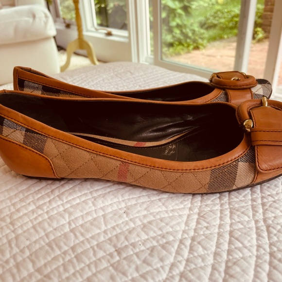 gently used 8 1/2 -9 ( European 39) Burberry plaid flats with leather buckles - Picture 5 of 6